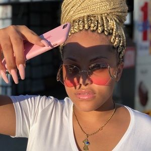 Meet your Posher, Destinie